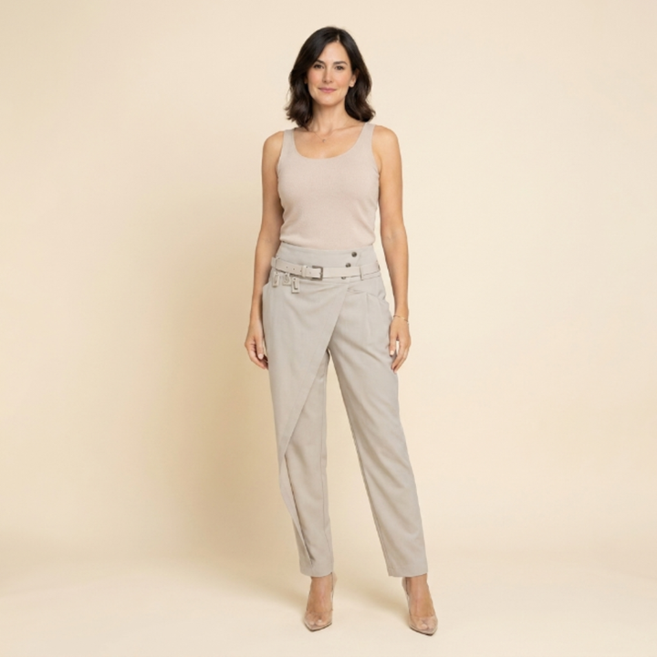 Calista™ Pantalón con diseño asimétrico y cinturón exclusivo
