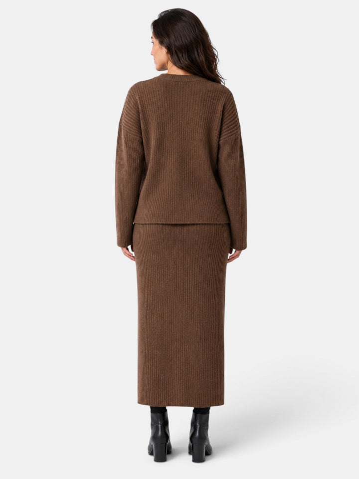 Conjunto Mujer Suéter y Falda