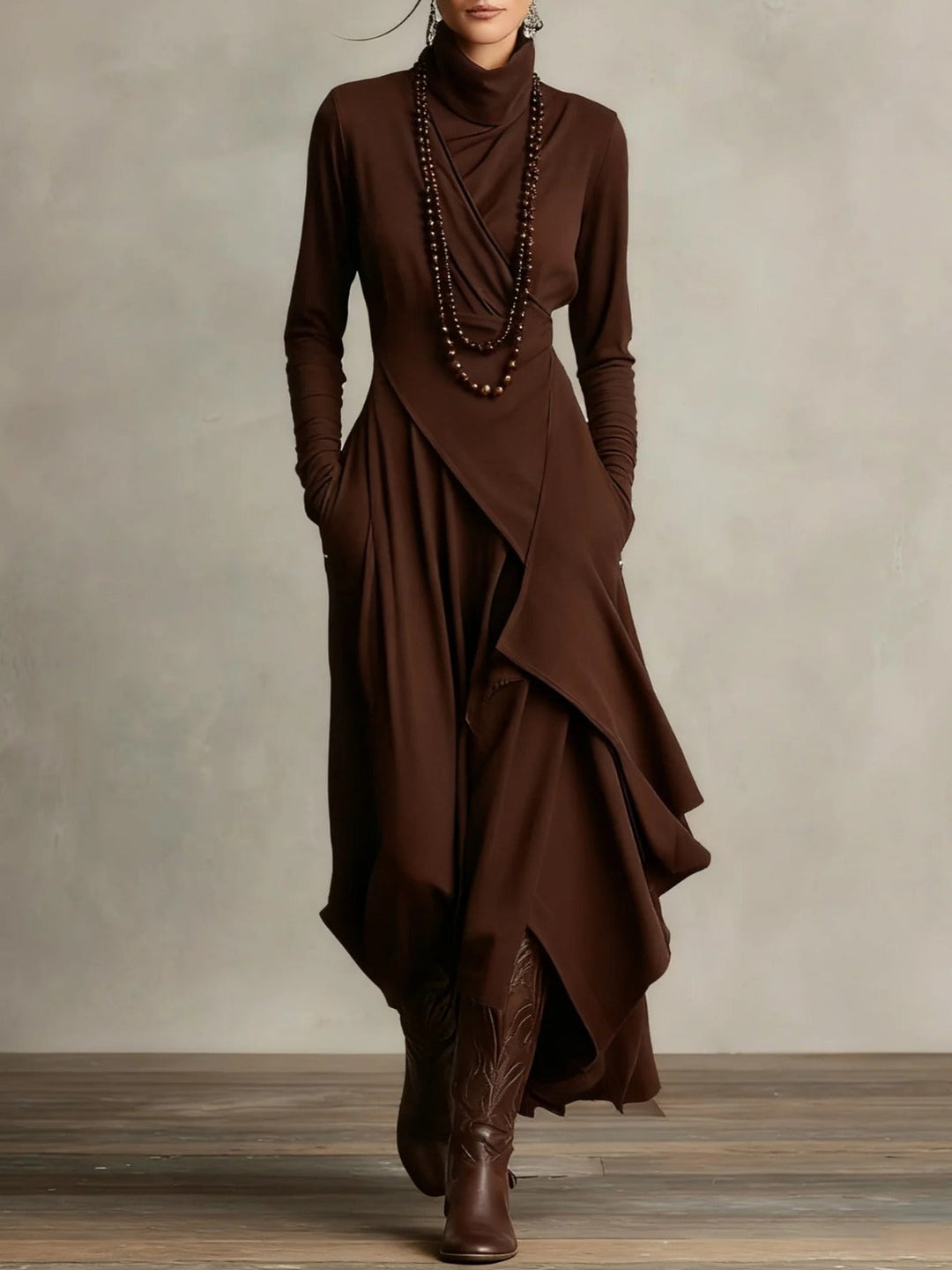 Elena - Vestido maxi elegante con cuello alto y drapeado asimétrico