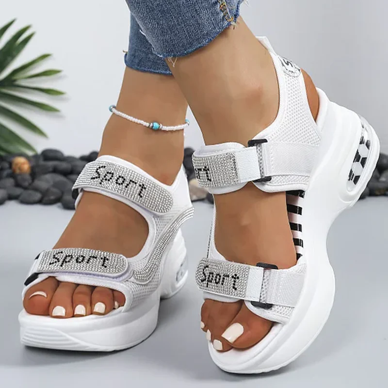 Noelia - Sandalias ortopédicas con cuña y detalles brillantes