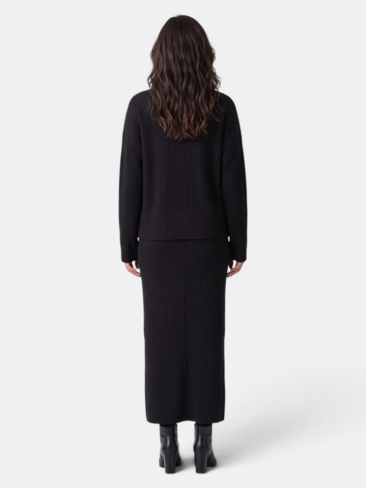 Conjunto Mujer Suéter y Falda