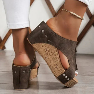 Vanesa - Sandalias de cuña con tachuelas