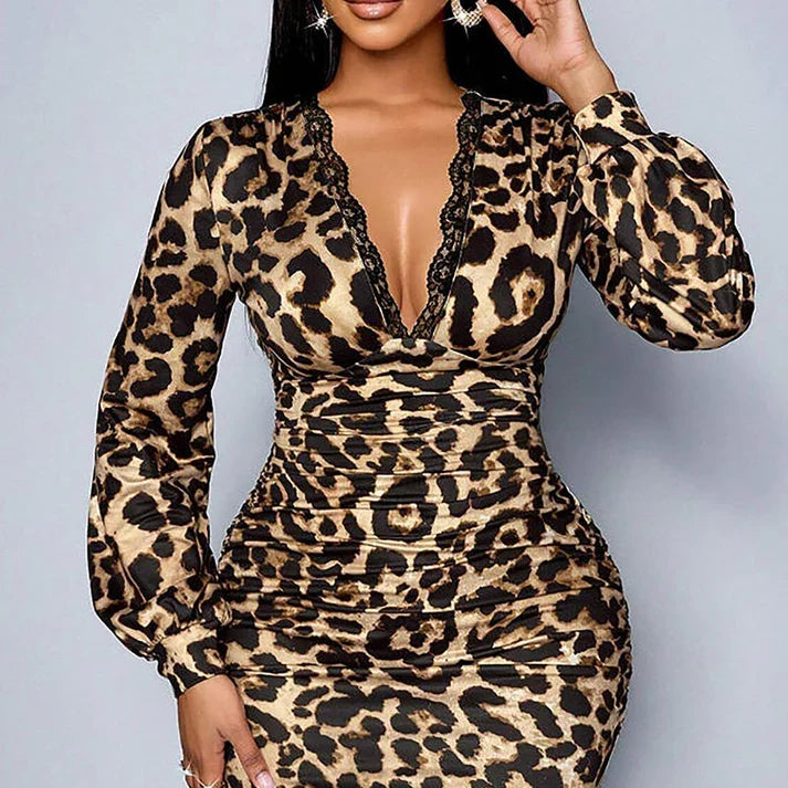 Selena – Vestido midi de leopardo con encaje y escote en V